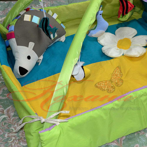 Коврик-манеж с дугами и подвесными игрушками Ежик